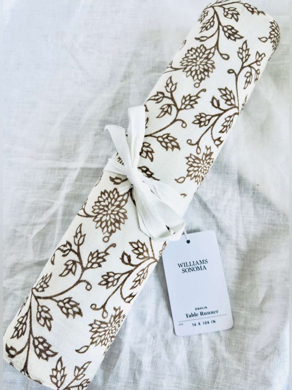 Williams Sonoma Mocha Dahlia, 100% Linen, Table Runner 16”X108”, NWT, Retail $79